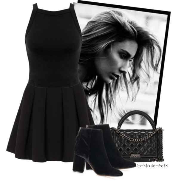 CHANEL
Black Quilted Shiny Goatskin New Medium Boy Bag With Top Handle